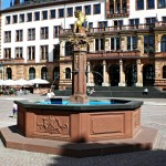 Marktplatzbrunnen Wiesbaden - rh0  / pixelio.de